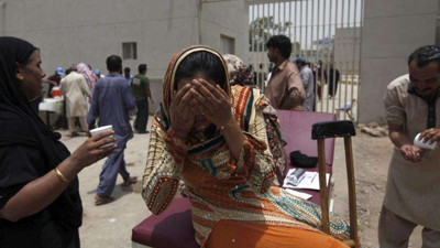 Aşırı sıcakların yaşandığı Pakistan'da kliması çalışmayan hastanede 4 hasta öldü