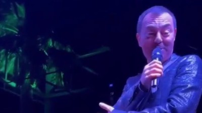 Konserindeki kızı gören Serdar Ortaç, şarkısına devam edemedi! Bakın neler söyledi...