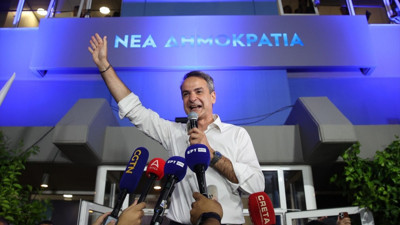 Son dakika haberleri... Yunanistan'da kesin olmayan seçim sonuçlarına göre kazanan Miçotakis'in lideri olduğu Yeni Demokrasi Partisi oldu