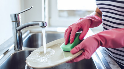 Canan Karatay bulaşıkla ilgili üstüne basa basa uyardı! "Bunları evlerinize sokmayın..."