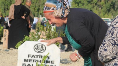 Deprem bölgesinde hüzünlü bayram