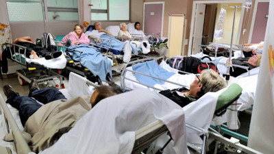 Sağlık sistemi çöken Fransa'da hastalar otoparkta tedavi görmeye başladı