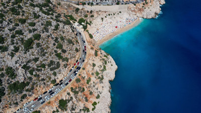 Antalya'nın turist akınına uğrayan Kaş ilçesinden enfes görüntüler! İşte dünyaca ünlü Kaputaj plajı