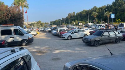 Ege ve Akdeniz sahillerinde hayrete düşüren kareler: Otoparklar otel, plajlar çadır kent oldu!