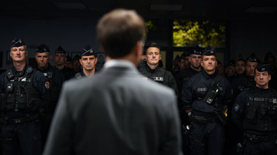 Katil polisleri koruyan Fransız diktatör Macron olaylar nedeniyle ailelere ceza kesecek!