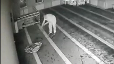 Rusya'nın Kabardino bölgesindeki bir camiye giren şahıs, 15 cilt Kur'an-ı Kerim'i yaktı