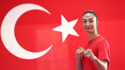 Şampiyon tekvandocu Nafia Kuş Paris'e odaklandı