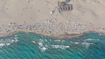 Türkiye'ye akın eden Alman turistlerin üzerindeki tişört dikkat çekti! Terapiye ihtiyacım yok