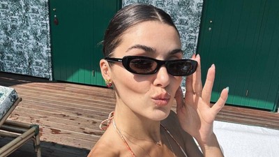 Hande Erçel sevgilisiyle tatiline devam ediyor! Havuz başında minicik bikinisiyle herkesi kendine hayran bıraktı