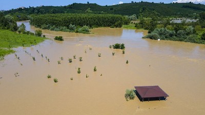 Düzce göle döndü! İçmeler köyü sular altında kaldı! Zarar 3 milyon