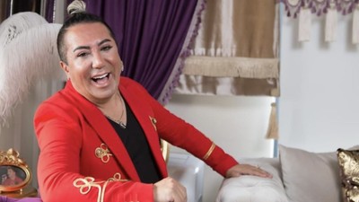 Gelinlik giyen Murat Övüç evleneceğini duyurdu