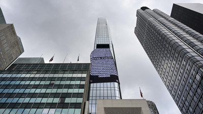 15 Temmuz şehitleri için New York Türkevi'nde dev bayrak dalgalandırıldı