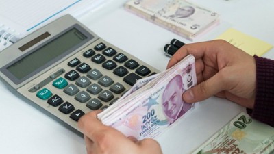 Memurlar 15 günlük maaş farklarıyla beraber ödemelerini aldılar