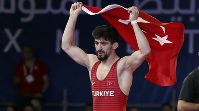 Milli güreşçiler Macaristan'da iki madalya kazandı