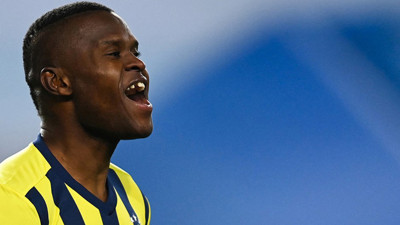 Fenerbahçe ayrılığı resmen açıkladı! Samatta'nın yeni takımı PAOK oldu