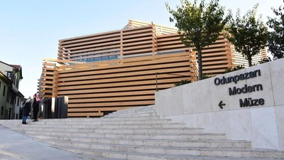Odunpazarı Modern Sanat Müzesi'nde sapkınlığa sanat kılıfı! Ayşe Fatma'yı değil Ali Ayşe'yi seviyor...