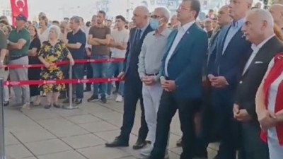 CHP ikiye bölündü! Kılıçdaroğlu'nun övülmesi Ekrem İmamoğlu'nu sinirlendirdi: Alandan çıktı