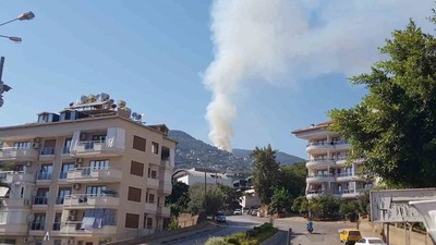 Alanya'da orman yangını: Ekipler müdahale ediyor