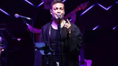 Yeni şarkısını çıkaran Oğuzhan Koç klibinde Demet Özdemir'e benzeyen bir kadını oynattı!