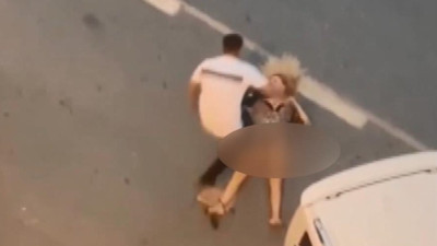 Esenyurt'ta sokak ortasında kadını döverek bayıltan şahıs gözaltına alındı! Maganda tutuklandı