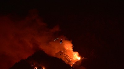 Saatlerdir söndürülemiyor! Antalya'daki yangına havadan ve karadan müdahale sürüyor