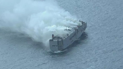 Binlerce otomobil taşıyan gemide yangın! Ölü ve yaralılar var! Günlerdir söndürülemiyor