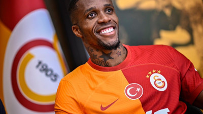 Galatasaray'dan Fenerbahçe'ye imza töreninde Zaha göndermesi!