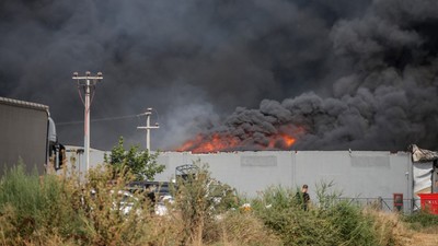 Bursa'da iplik fabrikasında yangın! Uzun müdahaleler sonucu kontrol altına alındı