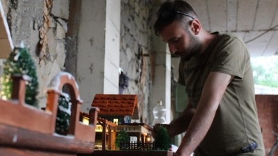 Doğadan topladığı malzemelerle yapmaya başladı! Siparişlere yetişemiyor