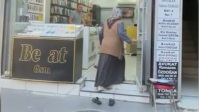 Kırıkkale'de yaşlı bir kadın terliklerini çıkararak dükkana girdi nedeni çok merak edildi