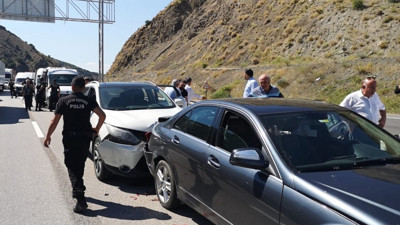 Son Dakika: CHP Genel Başkanı Kemal Kılıçdaroğlu'nun konvoyu Erzincan-Tunceli Kavşağı'nda kaza yaptı