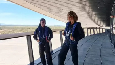 Piyangonun böylesi! İşte uzaya giden ilk anne kız...