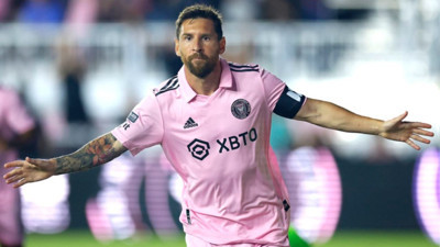 Messi'den imza alan görevliye bakın ne yaptılar...