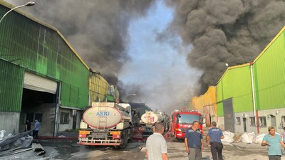 2 fabrika alevler içinde yanıyor! Adana'da korku dolu anlar