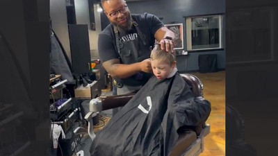 Berber ve down sendromlu çocuğun kahkaha dolu anları!