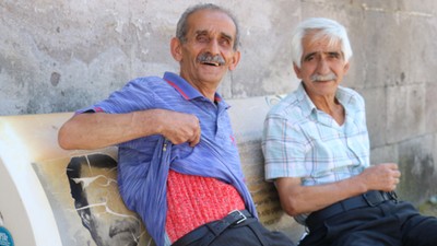Kavurucu sıcaktan yün içlik ile korunuyor! 'Selanik' hayrete düşürdü