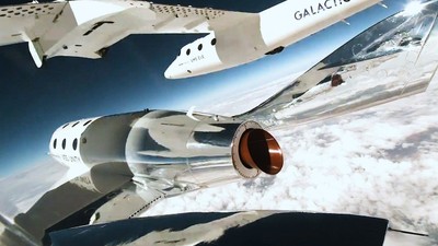 İngiliz işadamı Richard Branson'a ait olan Virgin Galactic, ilk turist taşıma uçuşunu gerçekleştirdi