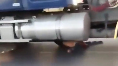 Meksika'da tırı soymak için seyir halindeki aracın altına saklanan adam hayatını kaybetti
