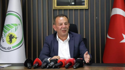 Tanju Özcan'ın parti binasındaki fotoğrafı çöpe atıldı!