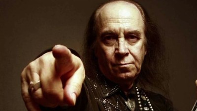 Erkin Koray'ın sevenleri mezarları karıştırdı! Damla Koray: Sizin dualar kime gitti bilmiyorum
