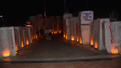 17 Ağustos depreminde hayatını kaybedenler Avcılar ve Yalova'da törenle anıldı
