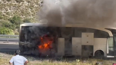 Erzurum'da yolcu otobüsünde yangın çıktı! Yolcular apar topar araçtan indirildi