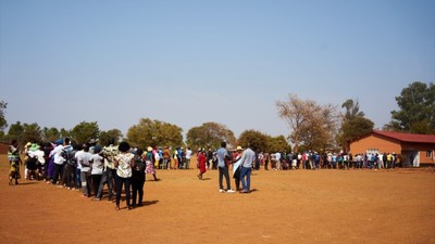 Zimbabve'de halk devlet başkanını seçmek için sandığa gidiyor