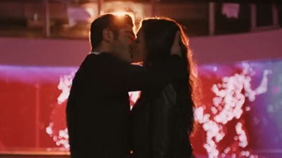 Hande Erçel ve Burak Deniz 'Bambaşka Biri' dizisinde buluşuyor! İlk tanıtım yayınlandı