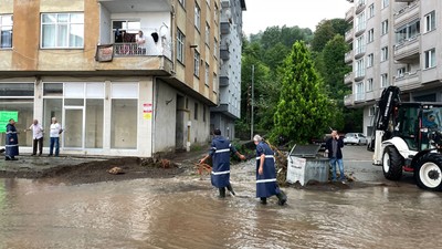 Rize'de şiddetli yağış sebebiyle 8 ev tedbir amacıyla tahliye edildi
