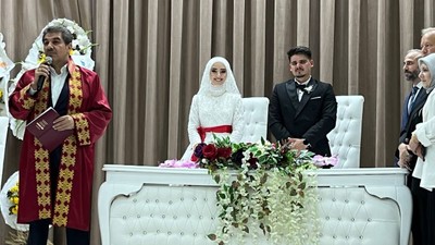 Haberet ilk mutlu gününü kutluyor! Sosyal medya uzmanımız Merve Nur Çifti hayatını Ozan Emen ile birleştirdi