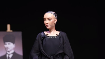 Mevzular Açık Mikrofon'da Recep Tayyip Erdoğan'ın sorulduğu Sophia'dan şaşırtan cevap