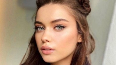 Yalı Çapkını'nın Seyran'ı Afra Saraçoğlu kamera karşısına sütyensiz geçti! Pozu olay oldu