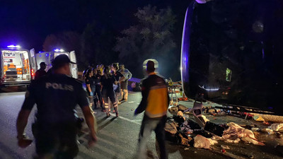 Son Dakika: Denizli'de kum yüklü kamyon otobüse çarptı: 6 kişi öldü, 43 kişi yaralandı