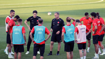 A Milli Futbol Takımı oyuncusu Umut Nayir sakatlandı